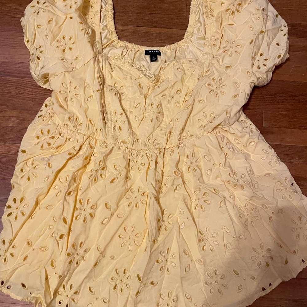Torrid Light Yellow Eyelet Top. Never worn. Size XL.